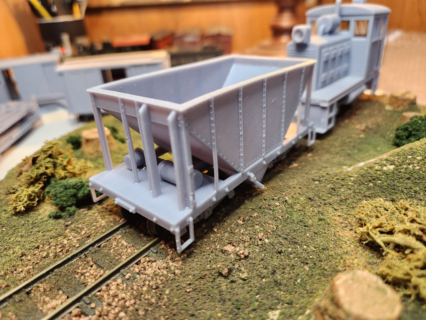 On30 3D Printed 16ft Single Bay Steel Hopper(Set of 2) With Trucks and Couplers