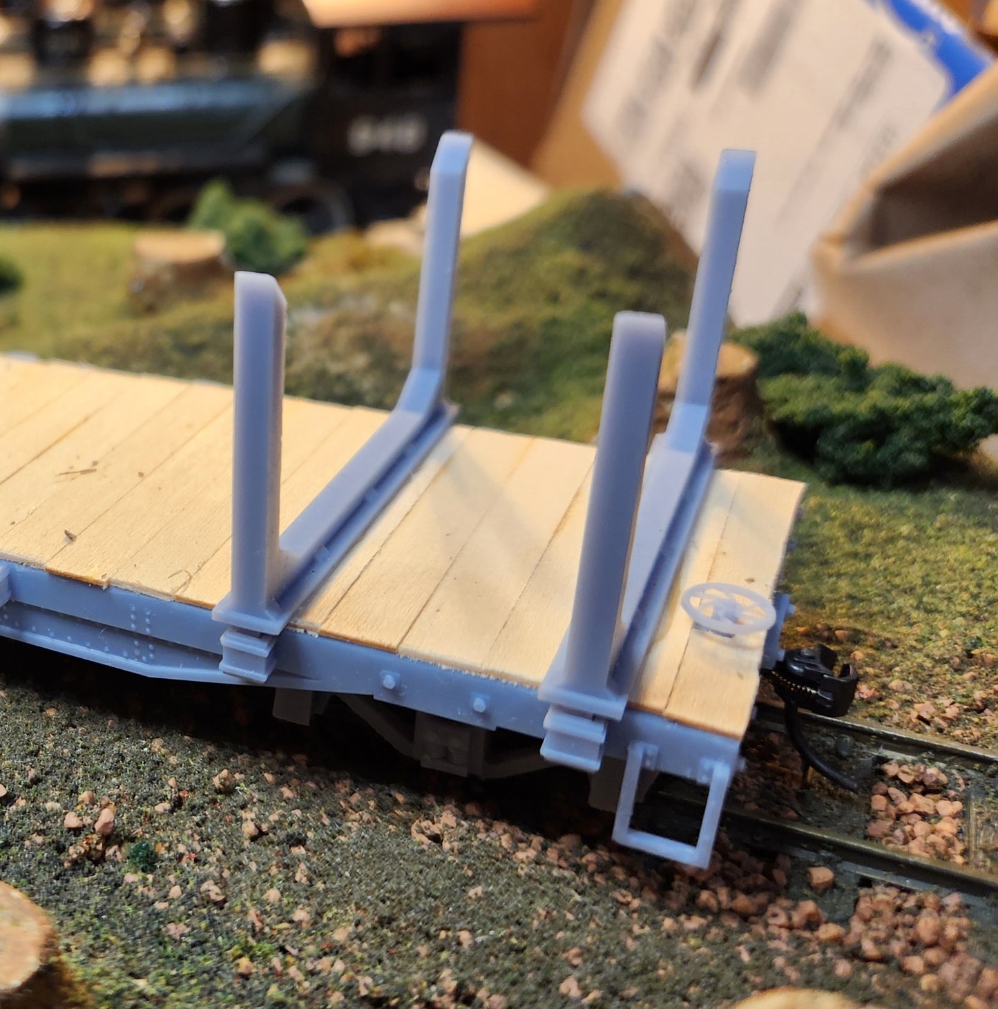 On30 3D Printed 25ft Flat Car with log bunks(Set of 2)