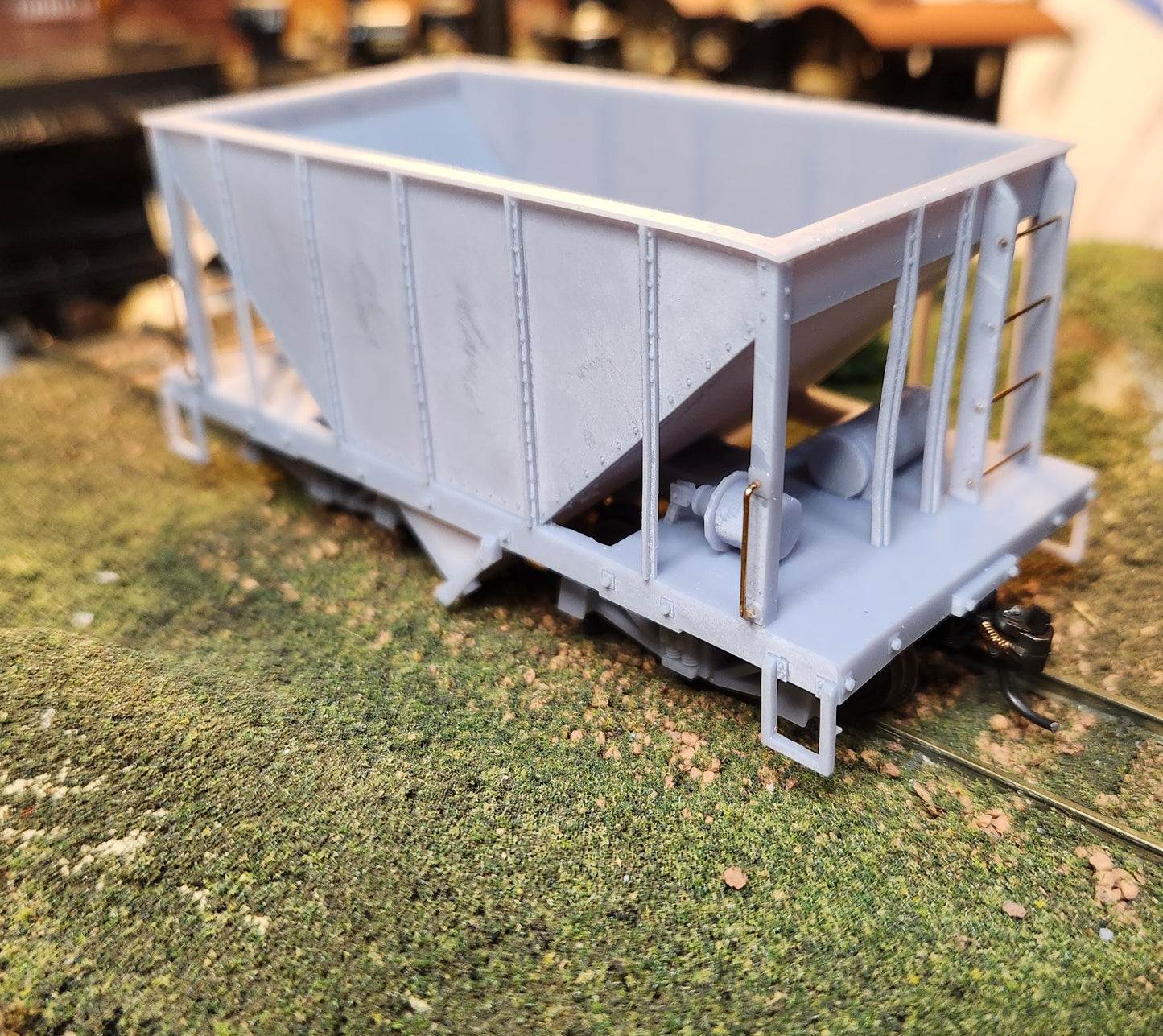 On30 3D Printed 16ft Single Bay Steel Hopper(Set of 2) With Trucks and Couplers