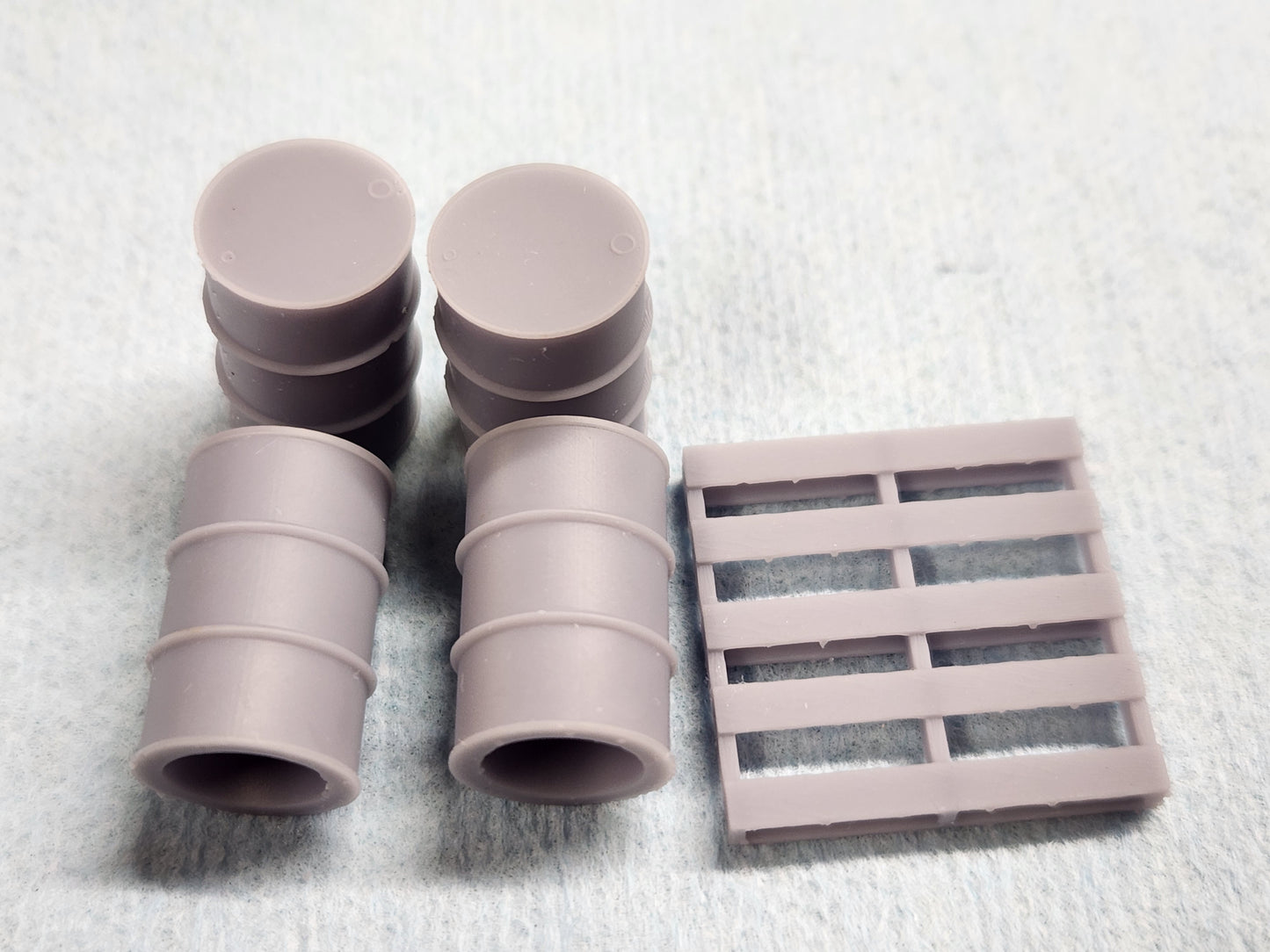 O scale 3D Printed Pallet with 4-55 gallon drums
