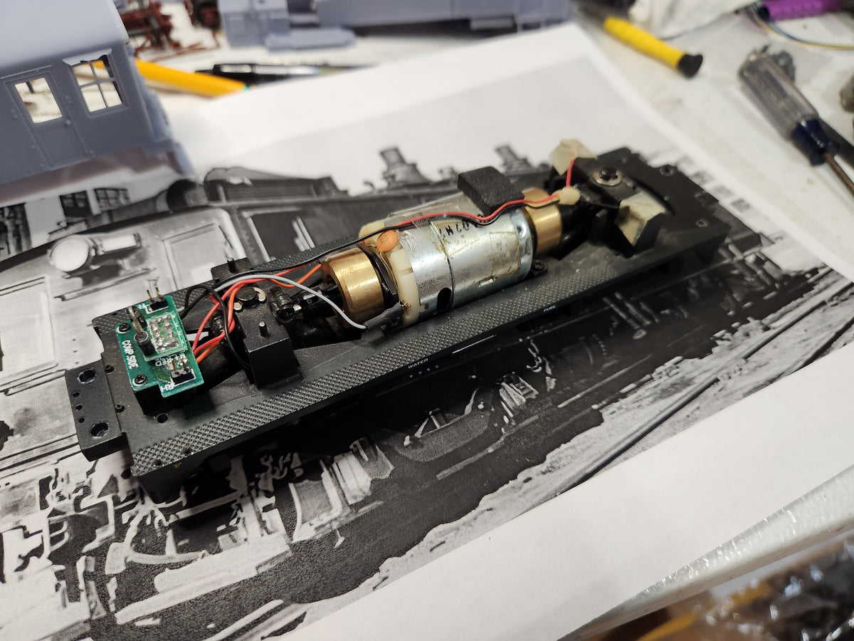 S Scale Ingersol Rand 100 Ton Box Cab Switcher Kit 3D printed For The Helper Service Showcase Line SW7 Mechanism