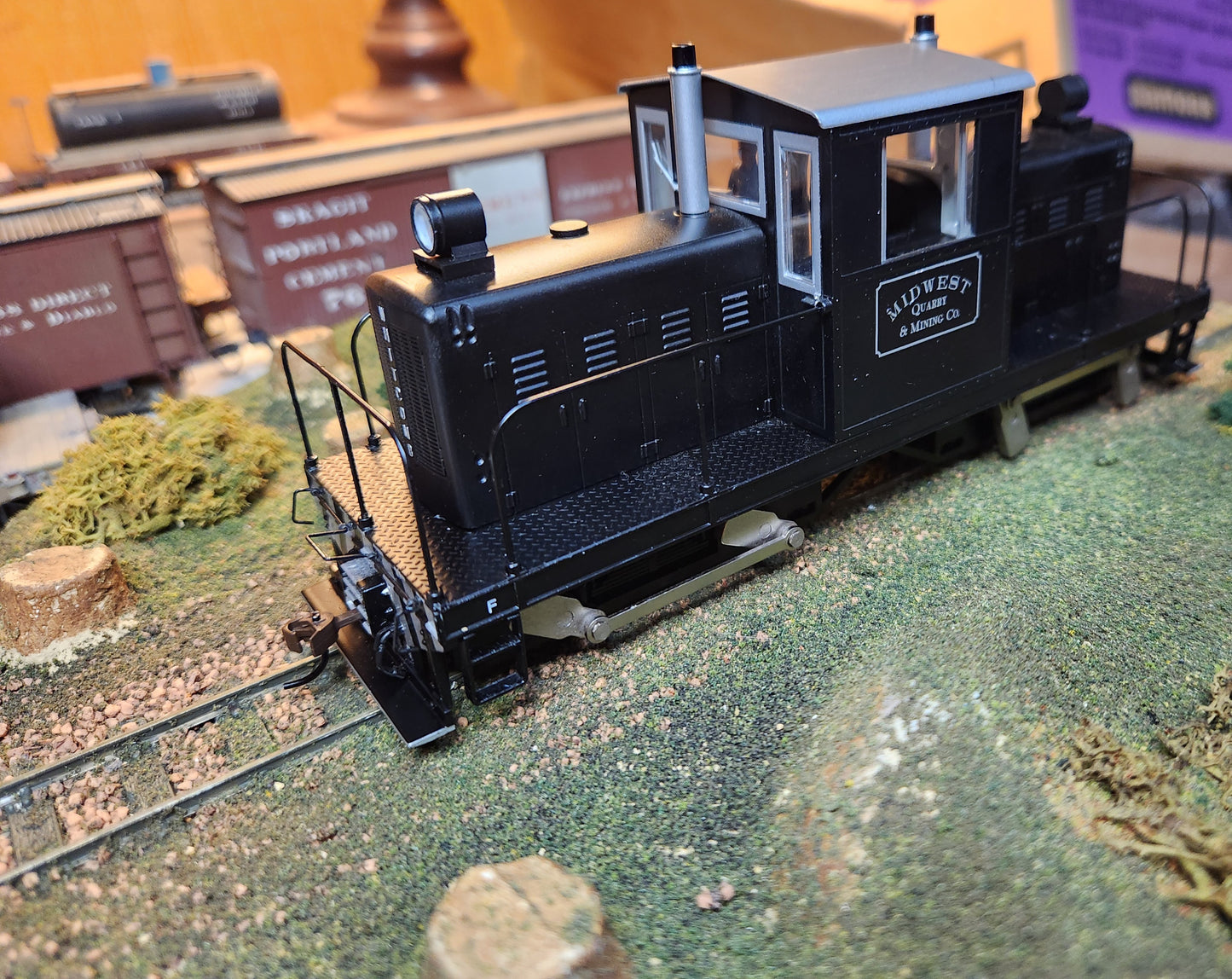Bachmann On30 Withcomb 50 Ton Center Cab Diesel DCC, Sound ready