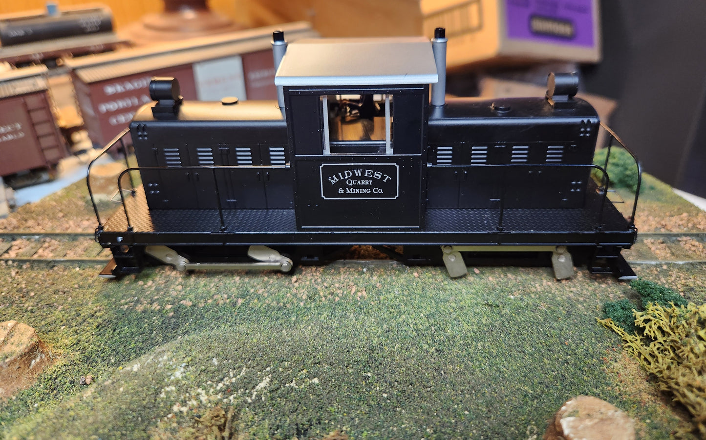 Bachmann On30 Withcomb 50 Ton Center Cab Diesel DCC, Sound ready
