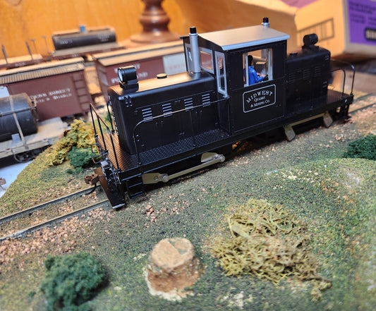 Bachmann On30 Withcomb 50 Ton Center Cab Diesel DCC, Sound ready