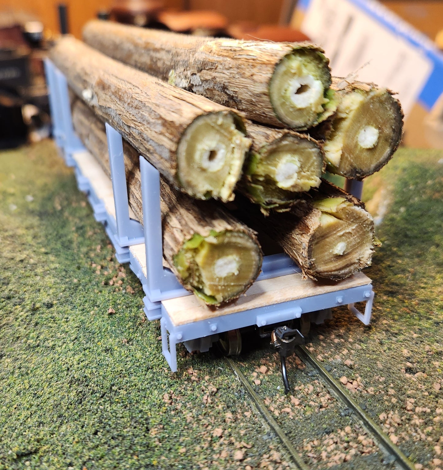 On30 3D Printed 25ft Flat Car with log bunks(Set of 2)