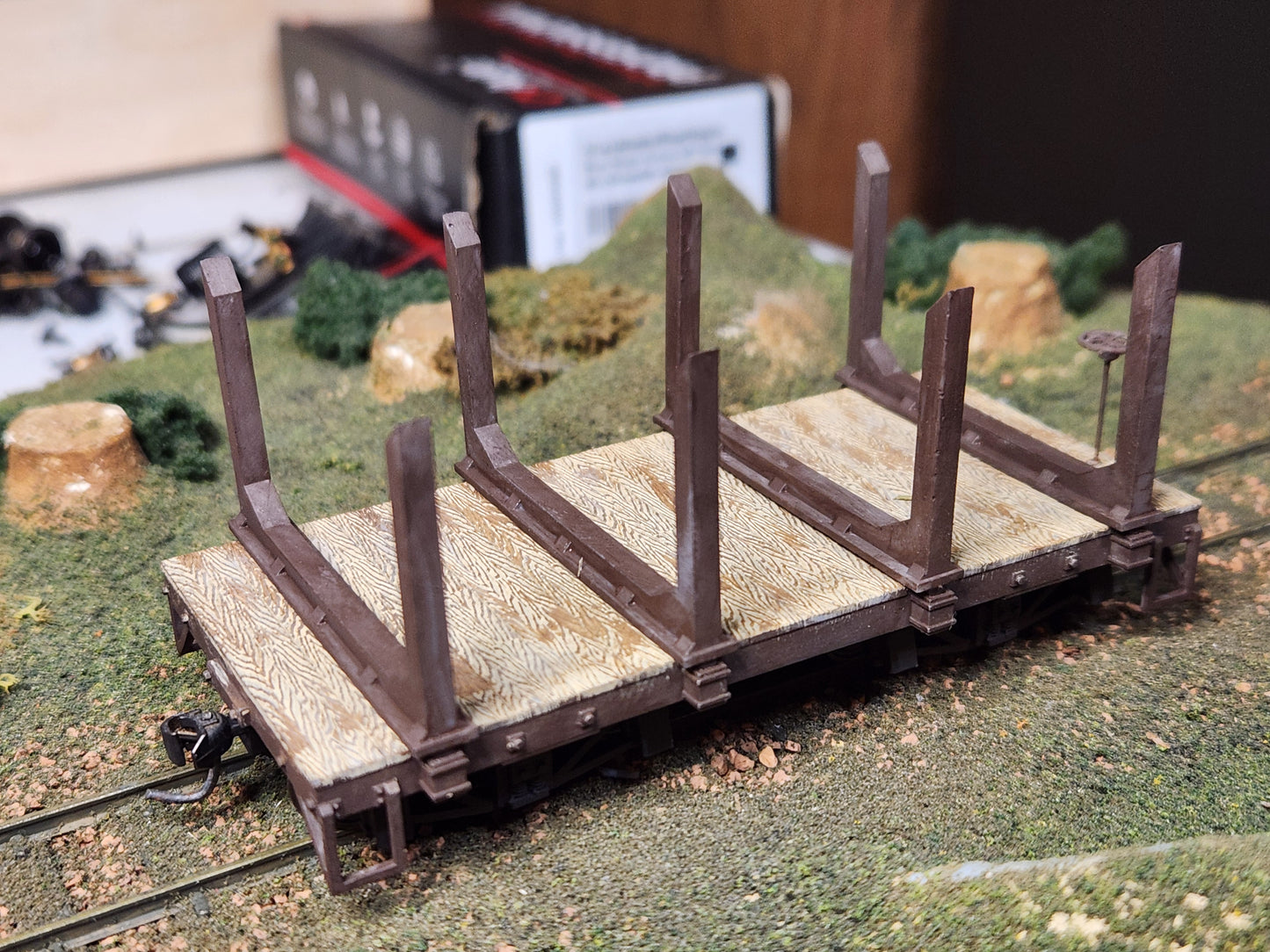 On30 3D Printed 16ft Flat Car with log bunks(Set of 2)