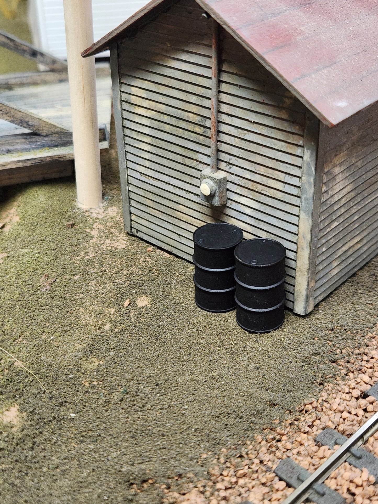 O scale 3D Printed Pallet with 4-55 gallon drums