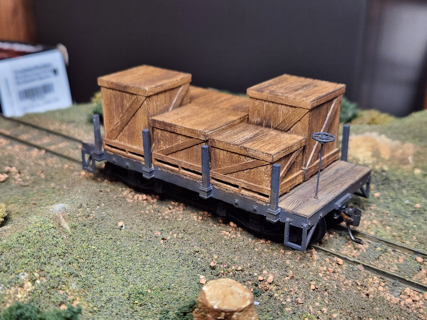 On30 3D Printed 16ft Flat Car With Wood Crate Load