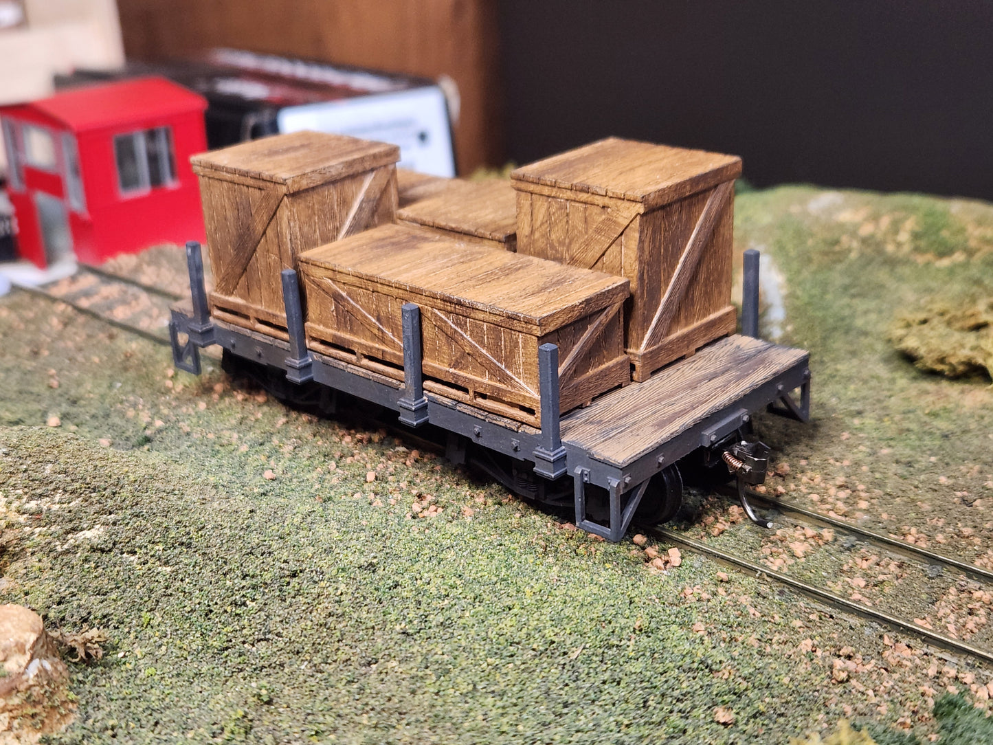 On30 3D Printed 16ft Flat Car With Wood Crate Load