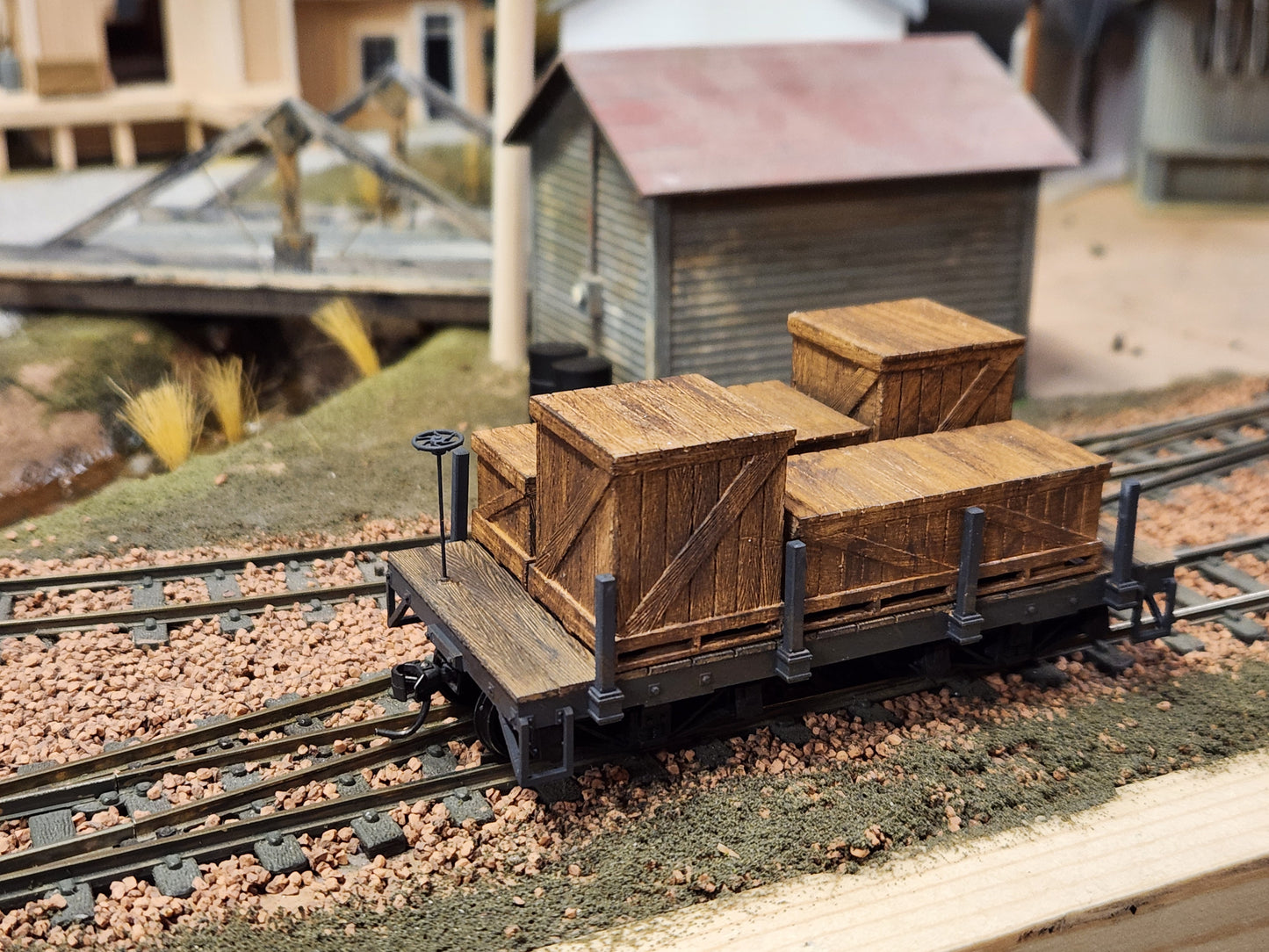 On30 3D Printed 16ft Flat Car With Wood Crate Load