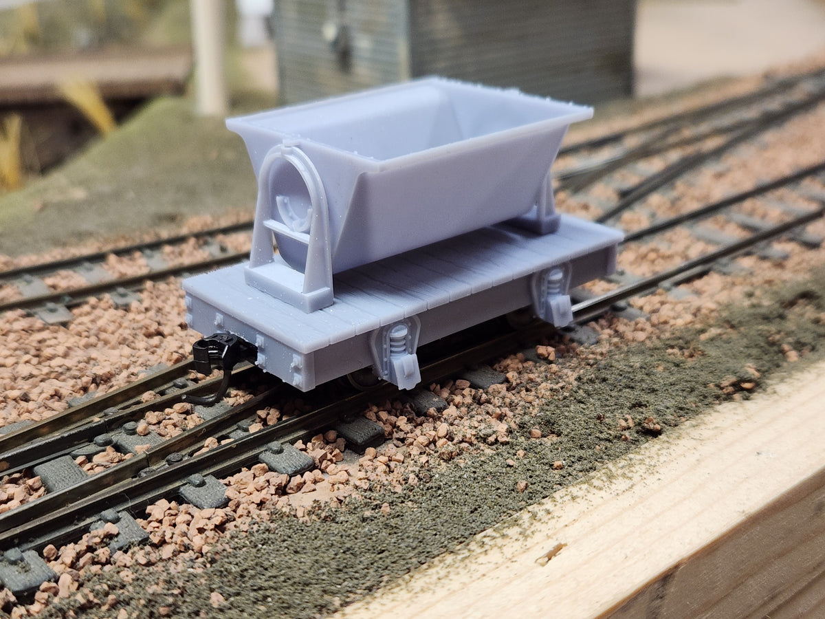 On30 3D Printed Steel V Tipper Hopper on 10ft Chassis