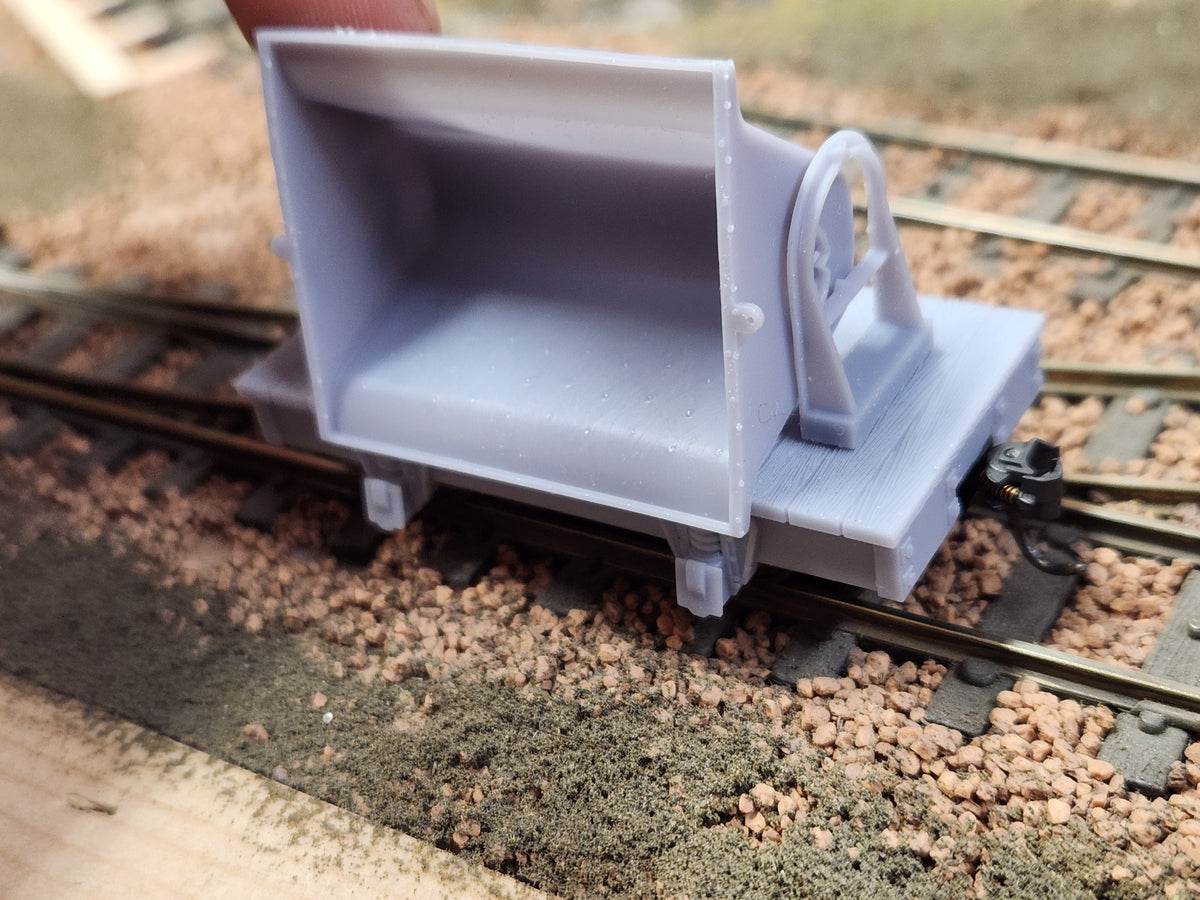 On30 3D Printed Steel V Tipper Hopper on 10ft Chassis