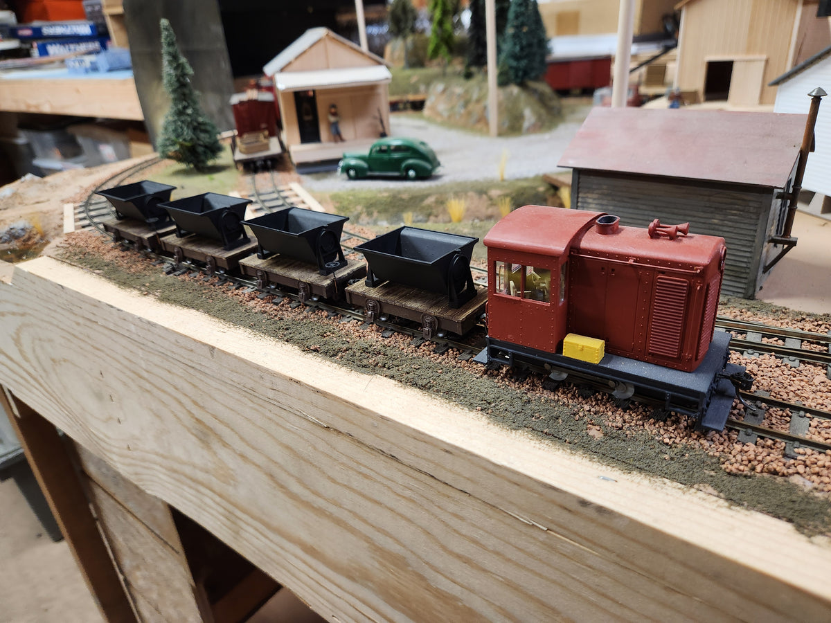 On30 3D Printed Steel V Tipper Hopper on 10ft Chassis