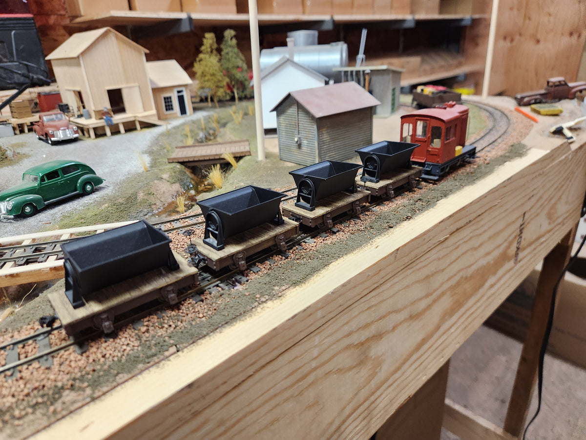 On30 3D Printed Steel V Tipper Hopper on 10ft Chassis