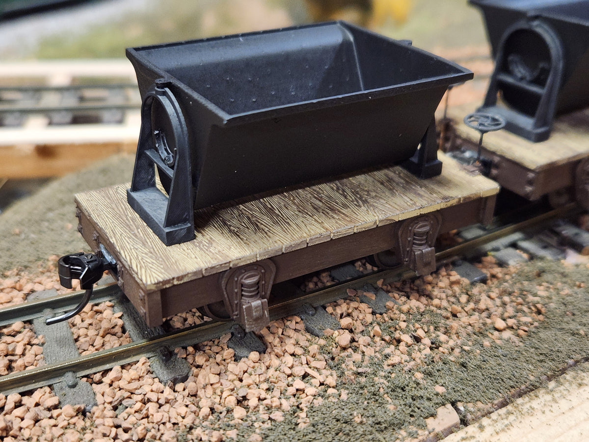On30 3D Printed Steel V Tipper Hopper on 10ft Chassis