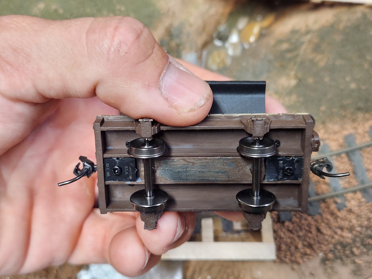 On30 3D Printed Steel V Tipper Hopper on 10ft Chassis